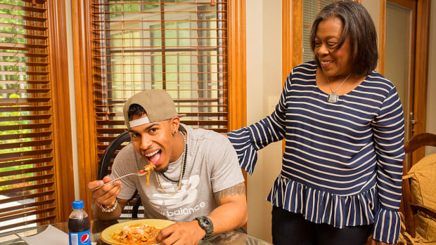 francisco-lindor-lasagna-si-kids.jpg